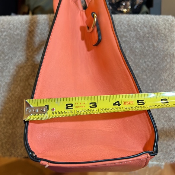 Coral Pocketbook with an attachable strap to make a shoulder bag - Picture 9 of 9